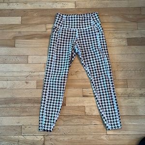 Size large chevron leggings